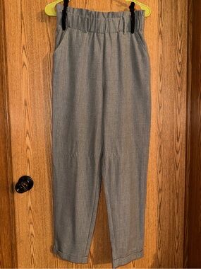 SO Gray Elastic High-Waist Straight Pants